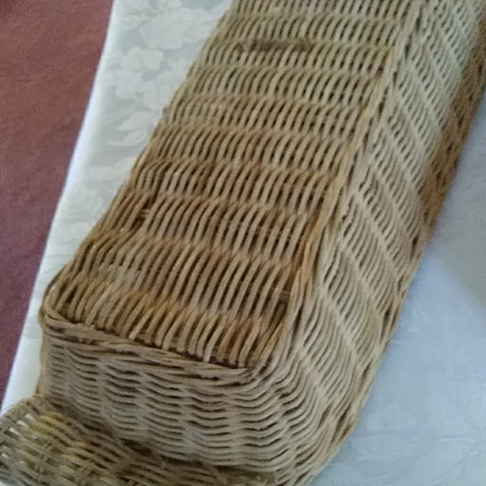 Silverware container  and breadbaske - Picture 5 of 6